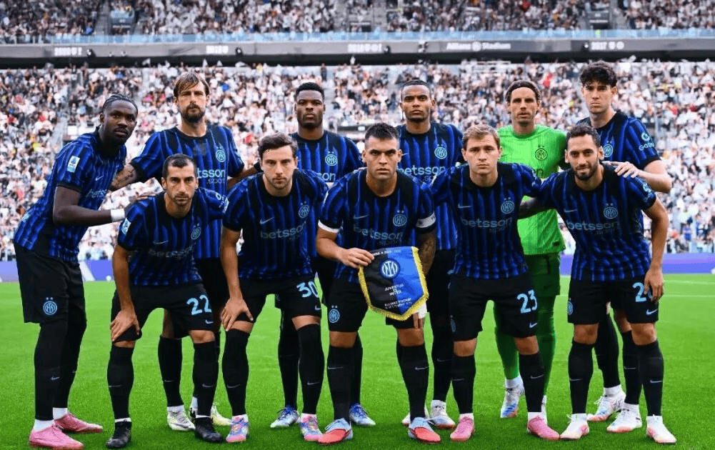 战术大师阿隆索巧解贝林厄姆定位难题，皇马中场重焕新生（阿隆索以战术妙招化解贝林厄姆位置困扰，皇马中场焕发新活力）