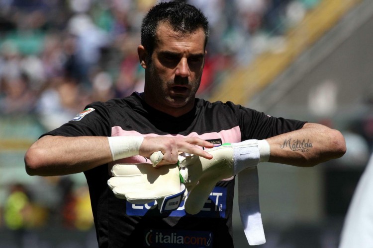 赫罗纳-皇家马德里比赛的VAR争议：姆巴佩手球进球被取消（赫罗纳对皇马之战爆发VAR争议：姆巴佩手球破门被判无效）