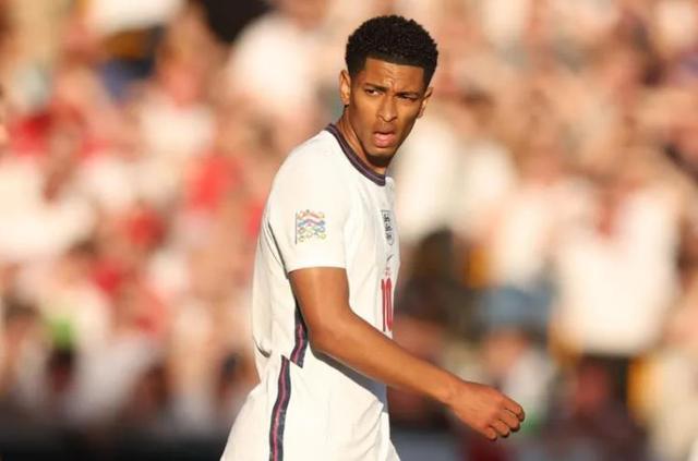 德劳伦蒂斯：孔蒂正带领球队重回正轨，球员也听从了他的指示（德劳伦蒂斯：孔蒂率队回到正轨，球员严格执行其要求）