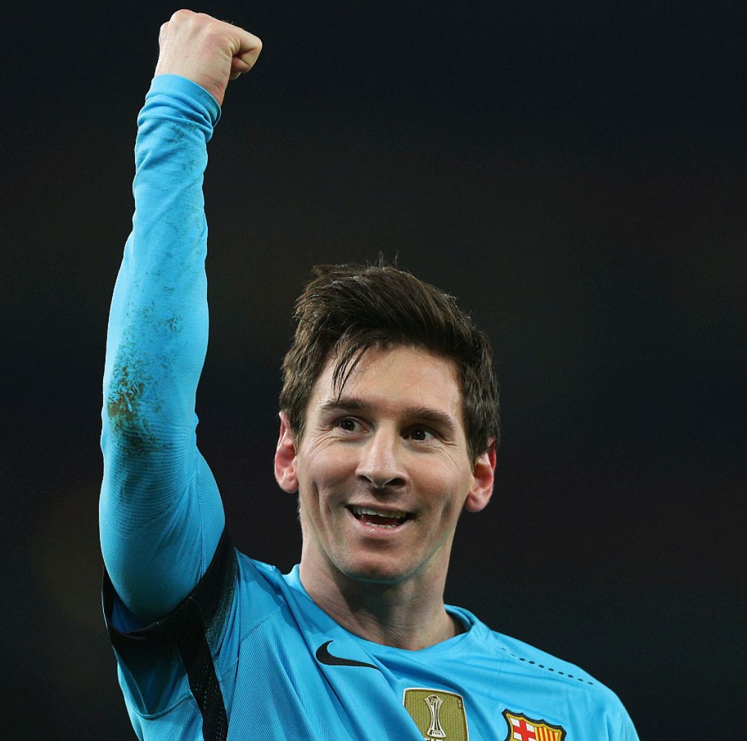 曼联后防频现漏洞遭球迷质疑（曼联防线屡现破绽，惹球迷不满）