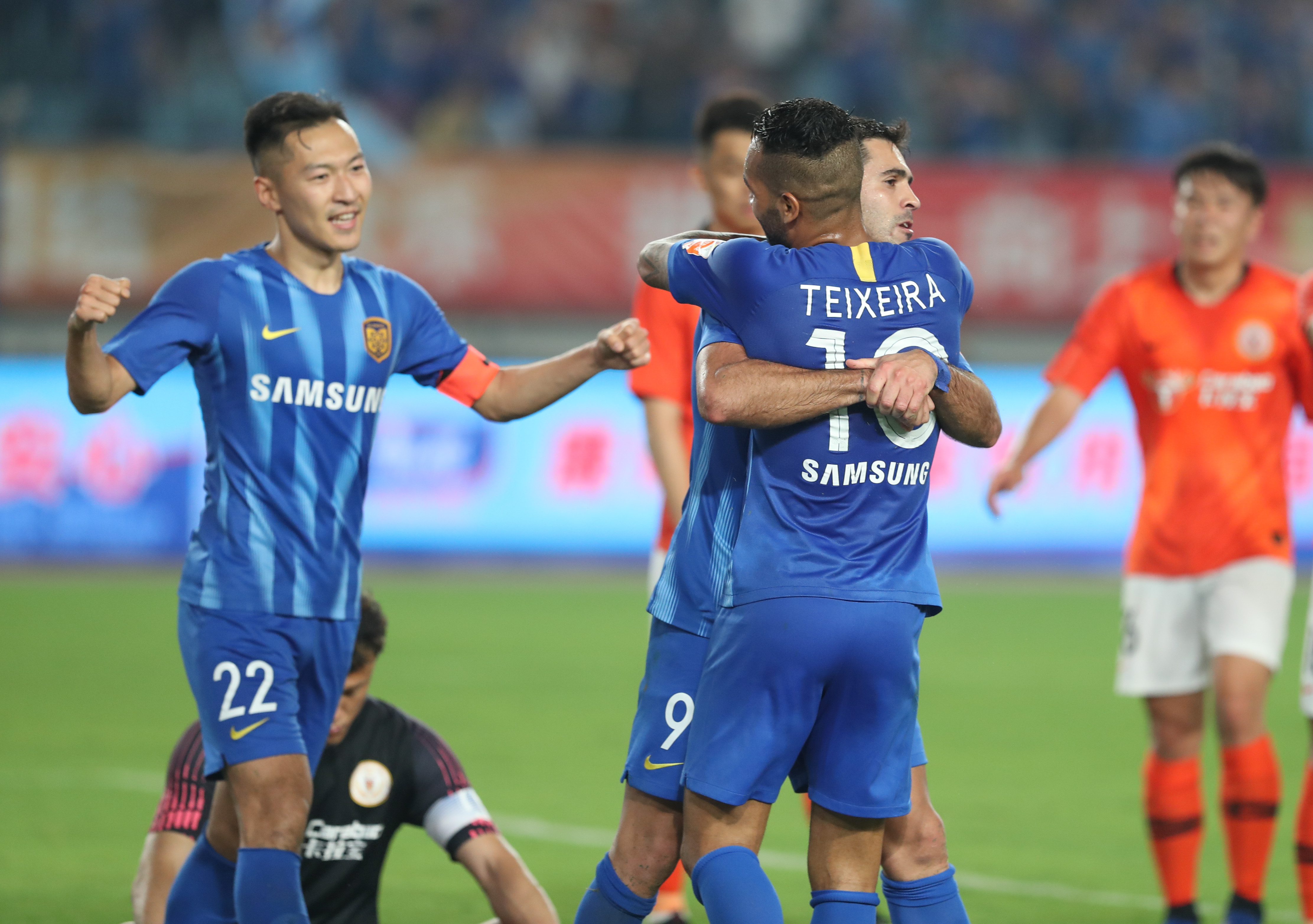 德甲前瞻：拜仁终结连胜后盼回正轨，弗赖堡近13战仅输1场（德甲前瞻：拜仁连胜止步力求反弹，弗赖堡近13战仅负一场）